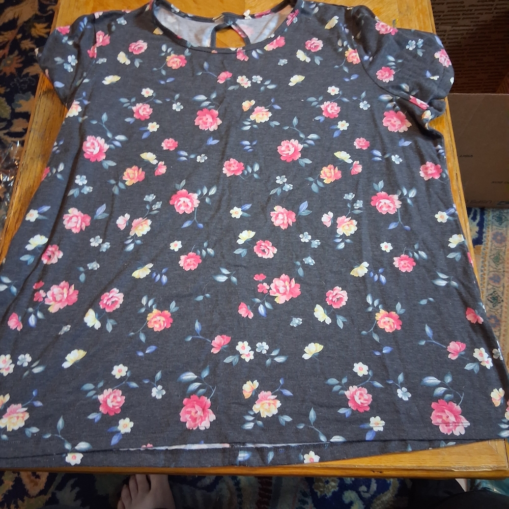 Gray Flowered Top - image 2